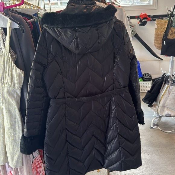 VIA SPIGA Puffer Coat (3/4 length) with fur hood. - Picture 4 of 4